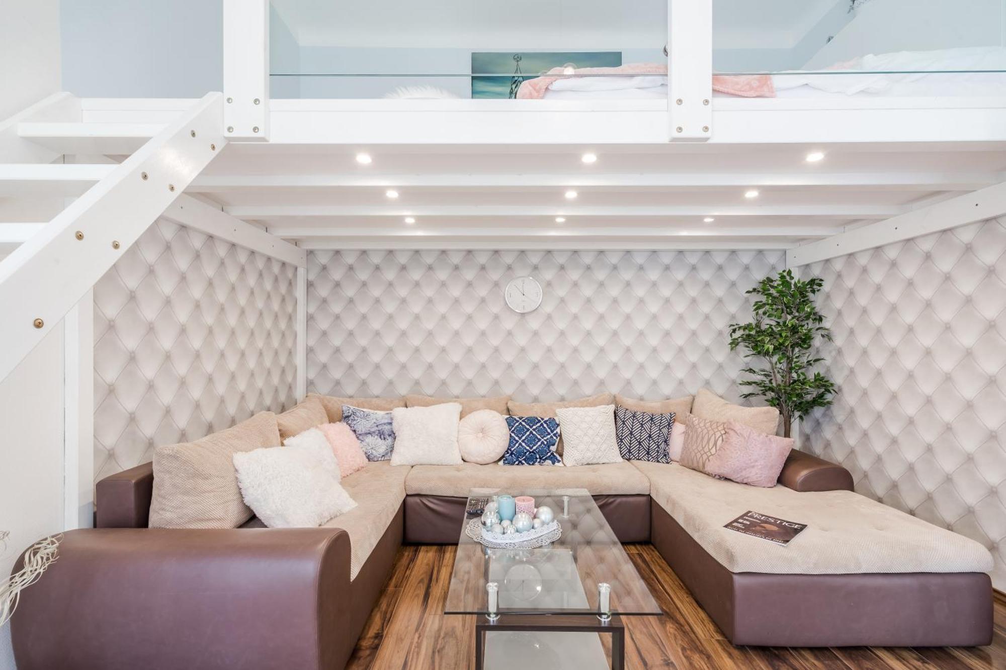 Bpr Stylish Mosaic Home With Terrace بودابست المظهر الخارجي الصورة